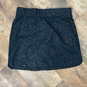 Orvis Black Floral Embossed Skort Pull On Style Size S